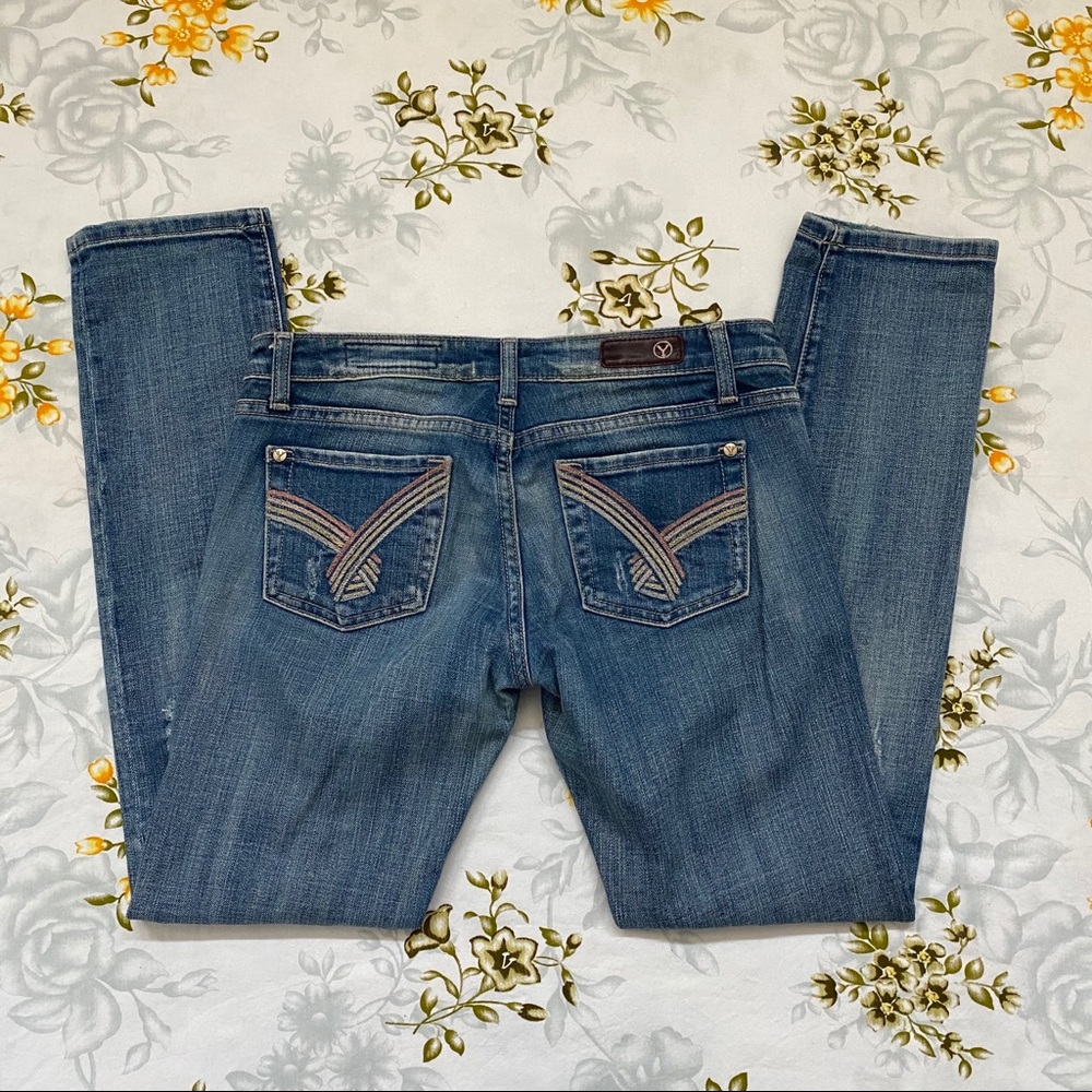 Yaso Ripped Jeans - Picture 2 of 8